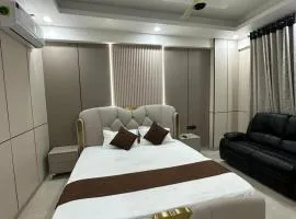 Regal StayThe Perfect Blend of Luxury And Comfort