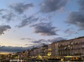 Grand Appartement Au Coeur de Sète，塞特港的飯店