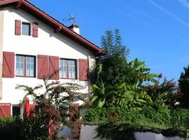 Gite Appartement À Sare