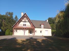 La Taverne des Légendes - gîte de groupe en Centre Bretagne、Saint-Étienne-du-Gué-de-lʼIsleのホテル