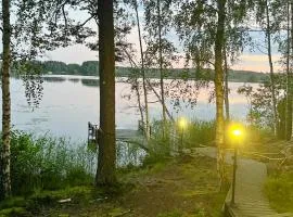 Villa Käpylä - Charming Lakeside Cabin with Sauna