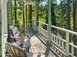 Villa Käpylä - Charming Lakeside Cabin with Sauna, hotel di Pääskylä
