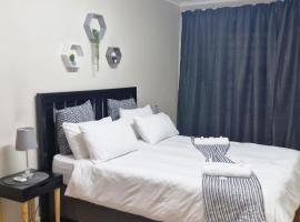 Casa en Gregg -Exquisite 2-bedroom self catering unit - 1 car parking space, hotel in East London
