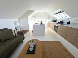 Cober Riverside Retreat - Luxury Barn Apartment in The Heart of Cornwall