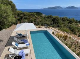 VILLA PINEA - Newly built modern villa few minutes from the beach -, hotel em Évyiros