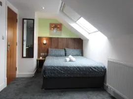 Victoria House - Deluxe Studios in Coventry City Centre, free parking, by COVSTAYS