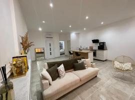 Appartement avec mini suite vue Cathédrale, Hotel in Cavaillon