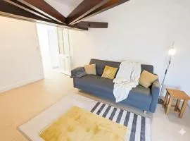 Studio spacieux avec bureau - Calme & Proche Lyon