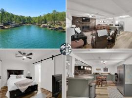 Lakefront Cabin with Private Dock, отель в городе Eclectic