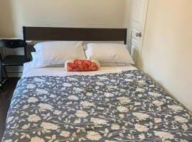 Comfortable Room with Free Parking, khách sạn ở Brampton