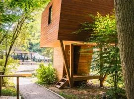 Utopia Village - Art & Nature Lodges