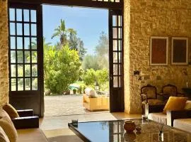 Artist's House, Villa in Utique