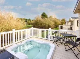 Cedar Lodge With Hot Tub
