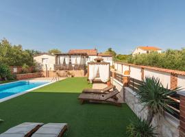 Villa Nikolina ZadarVillas, hotel sa Polača