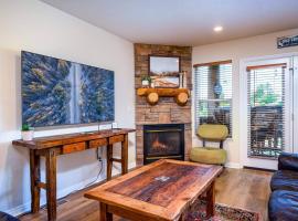 Cozy Comfy Condo MH107 Near Powder Mtn Hot Tub, Hotel in Eden