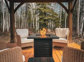 Northern Lights Log House w/ Sauna, Hotel in North Pole
