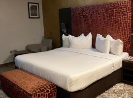 Tudor House Hotel, хотел в Lekki Phase 1