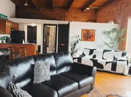 420 Friendly SKYLINE view Downtown Loft FREE Parking