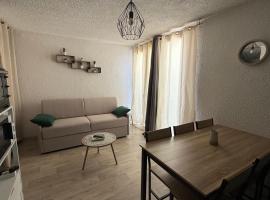 Studio 4 à 5 personnes Saint Jean Montclar, hotel a Montclar