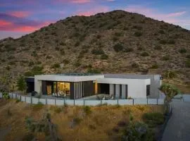 Joshua Tree - Hot Tub, Pool, Gym & Fireplace