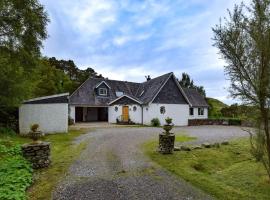 5 Bed in Lochailort CA231, Hotel in Glenuig