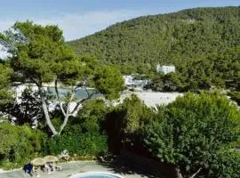 Book 2 BD Budget Apartment 14 off Car Rental