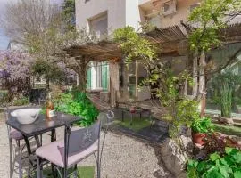 La Maison Fleurie by Halldis