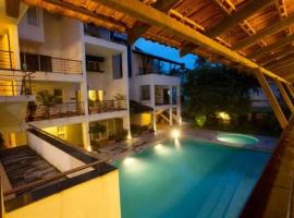 Solaris 3BHK Penthouse with 3 Terrace, Pool & Gym, хотел в Nerul