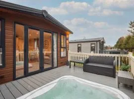 Woodpark Lodge with Hot Tub