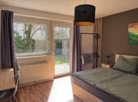 Städtische Ruheoase mit Garten & gratis Parkplatz