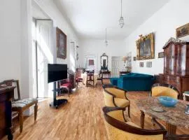 Royal Suite - Luxury Home in the Heart of Naples