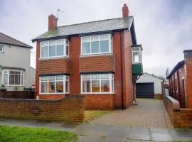 Detached 4 Bed, Off Street Parking, Beach Views