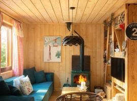 Aux trois marmottes - Chalet au pied des pistes, Hotel in Formiguères