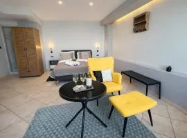 Endless blue suites 4