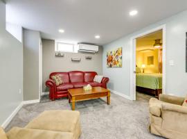 Worcester में, होटल Close to Colleges: Worcester Apt w/ Lake Access!