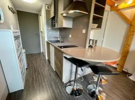 Lovely Apartment With Balcony Near The Lake