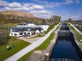 Lock SIX Canalside Apartments