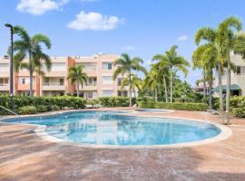 Beach Escape at Paseo del Faro . Pools . Near Combate Beach, hotell i Pole Ojea