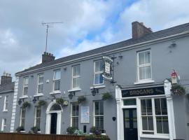 Brogans Bar & Hotel, hotel din Trim