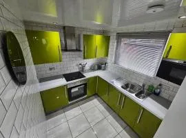 Cosy Oakbank Apartment close to Wishaw hospital