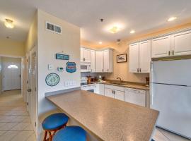 Dog-friendly oceanfront condo with balcony, outdoor pool, hot tub, and central AC, hótel í Hatteras