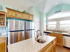 Oceanfront home with ocean view, private hot tub & pool, & washer/dryer, hótel í Hatteras