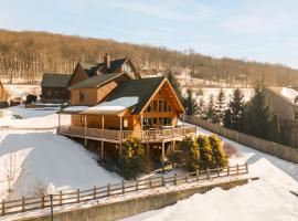 Timber Ridge Haven 5BR Sleeps 14, Hot Tub, Pool table, 5 Min to Lake, hotel di McHenry