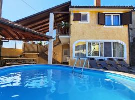 Beautiful Casa Milena with pool in Visnjan, hotel din Rapavel