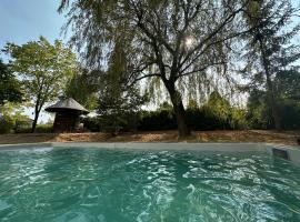 Logis Hôtel LE DAHU, viešbutis mieste Parigny