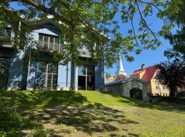 Lossipark Guest Apartments - Premium units in heart of Old Town, vis-à-vis Bishop's Castle