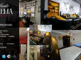 Studio Cinéma -Hypercentre- Spacieux, calme et connecté -alexa, wifi free, netflix, disney, prime video, jeux vidéo et de société