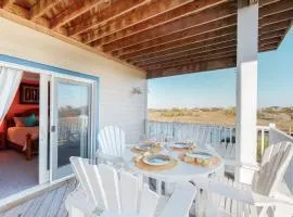 Waterfront condo with pool, central AC, amazing views, & stylish decor