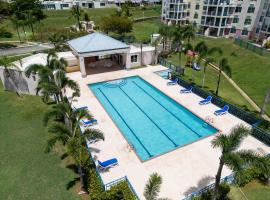 Coral 17 Costa Brava Condo Pool 5 Min from Beach, hotel di Ceiba