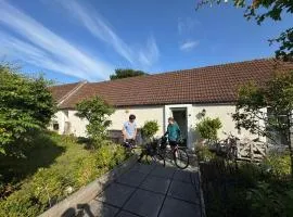 Charming Old Cottage for Share, Cosy Private Double Room
